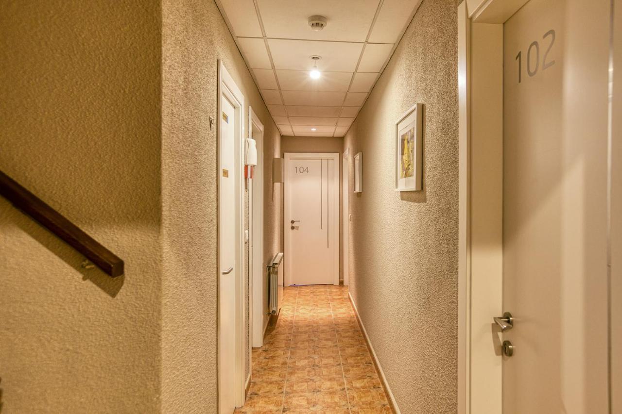 カダケス La Fonda Bed & Breakfast エクステリア 写真