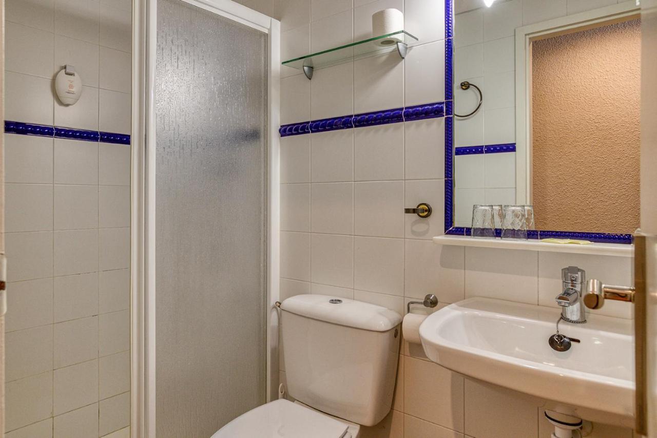 カダケス La Fonda Bed & Breakfast エクステリア 写真