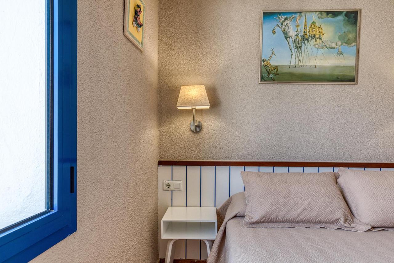 カダケス La Fonda Bed & Breakfast エクステリア 写真