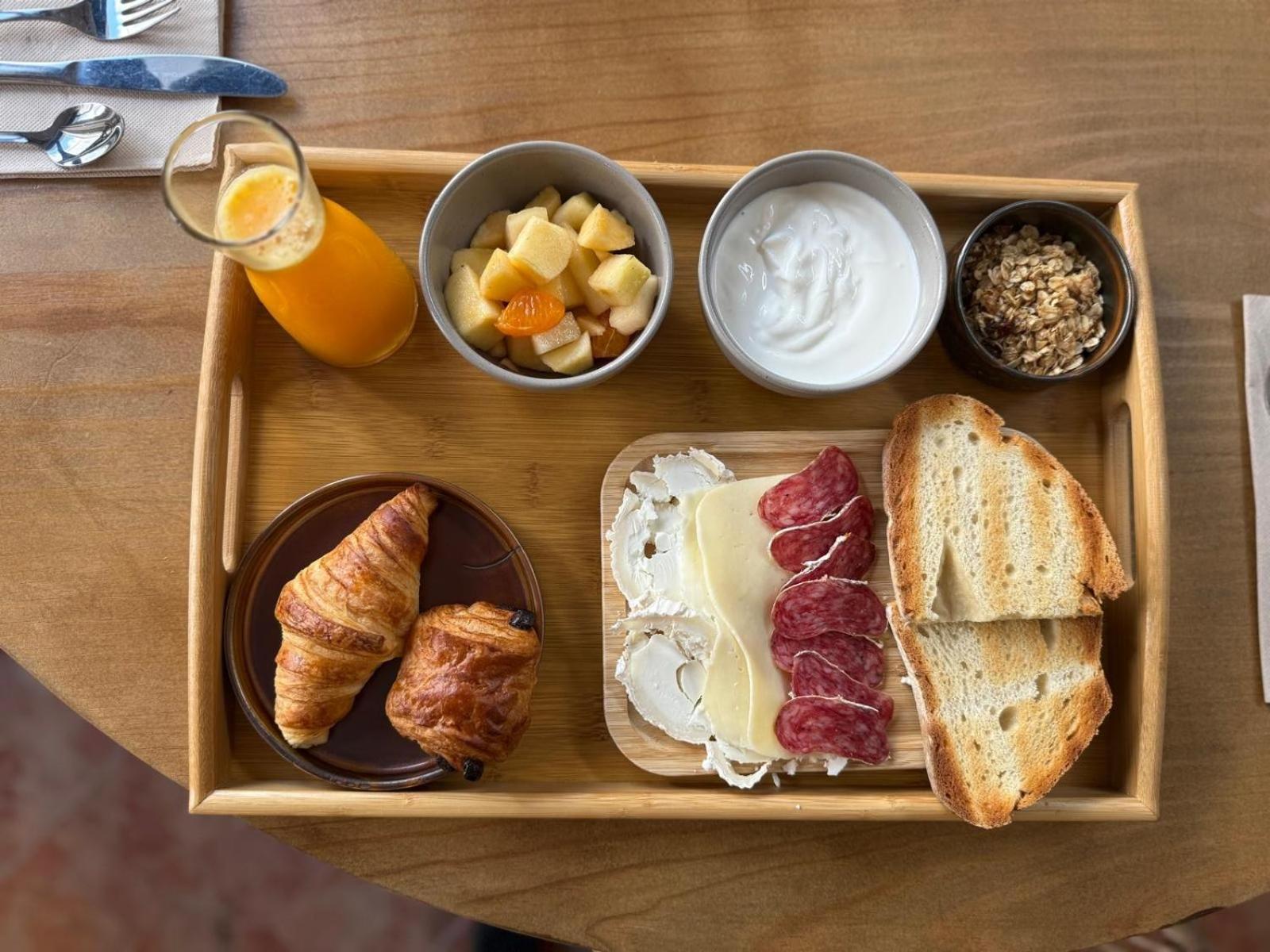 カダケス La Fonda Bed & Breakfast エクステリア 写真