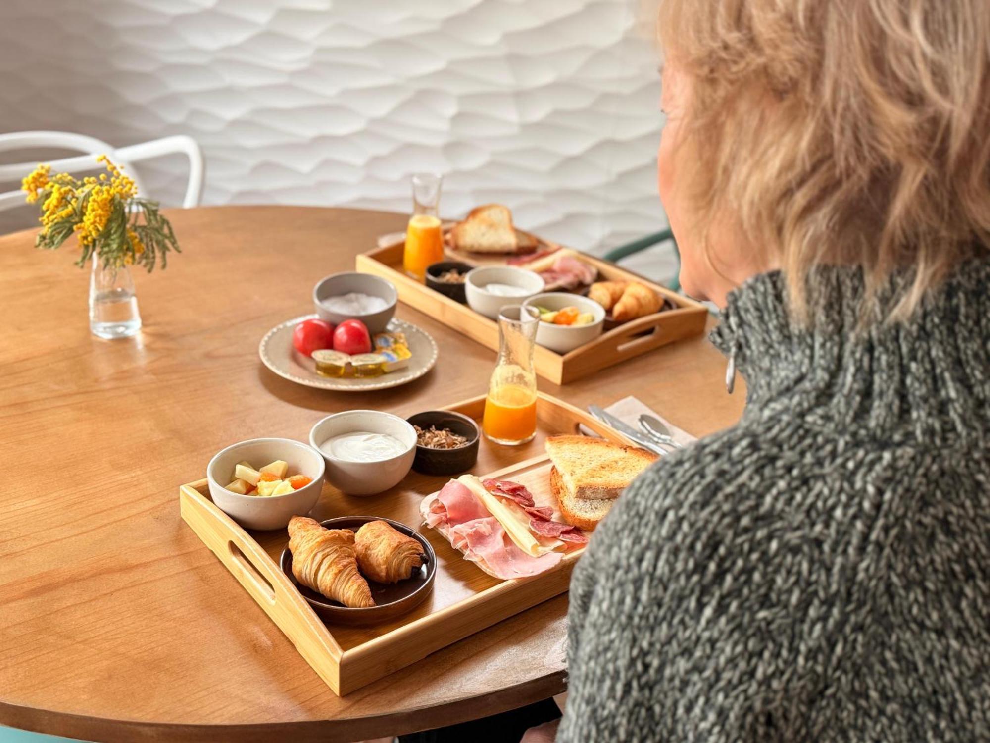 カダケス La Fonda Bed & Breakfast エクステリア 写真