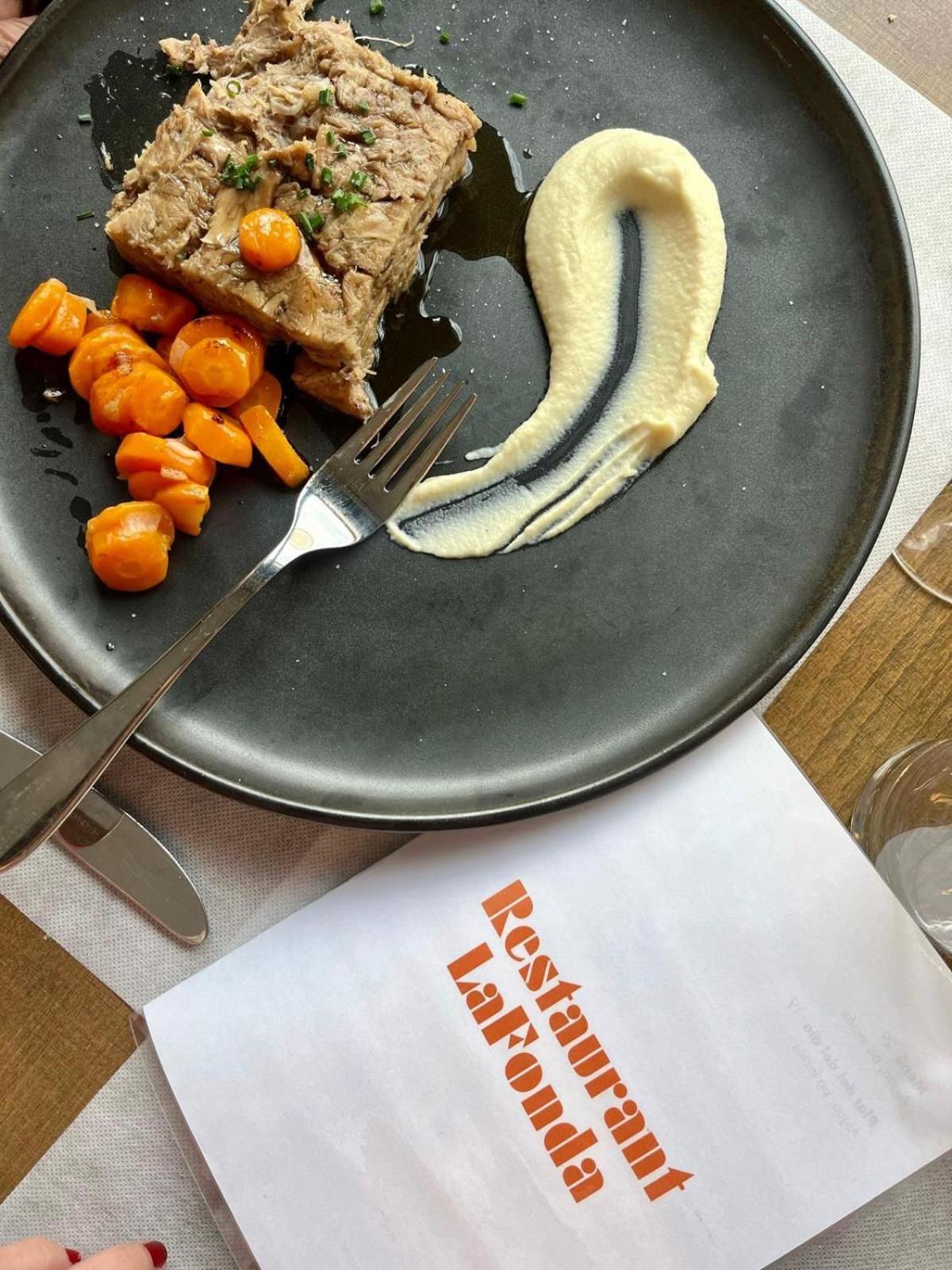 カダケス La Fonda Bed & Breakfast エクステリア 写真