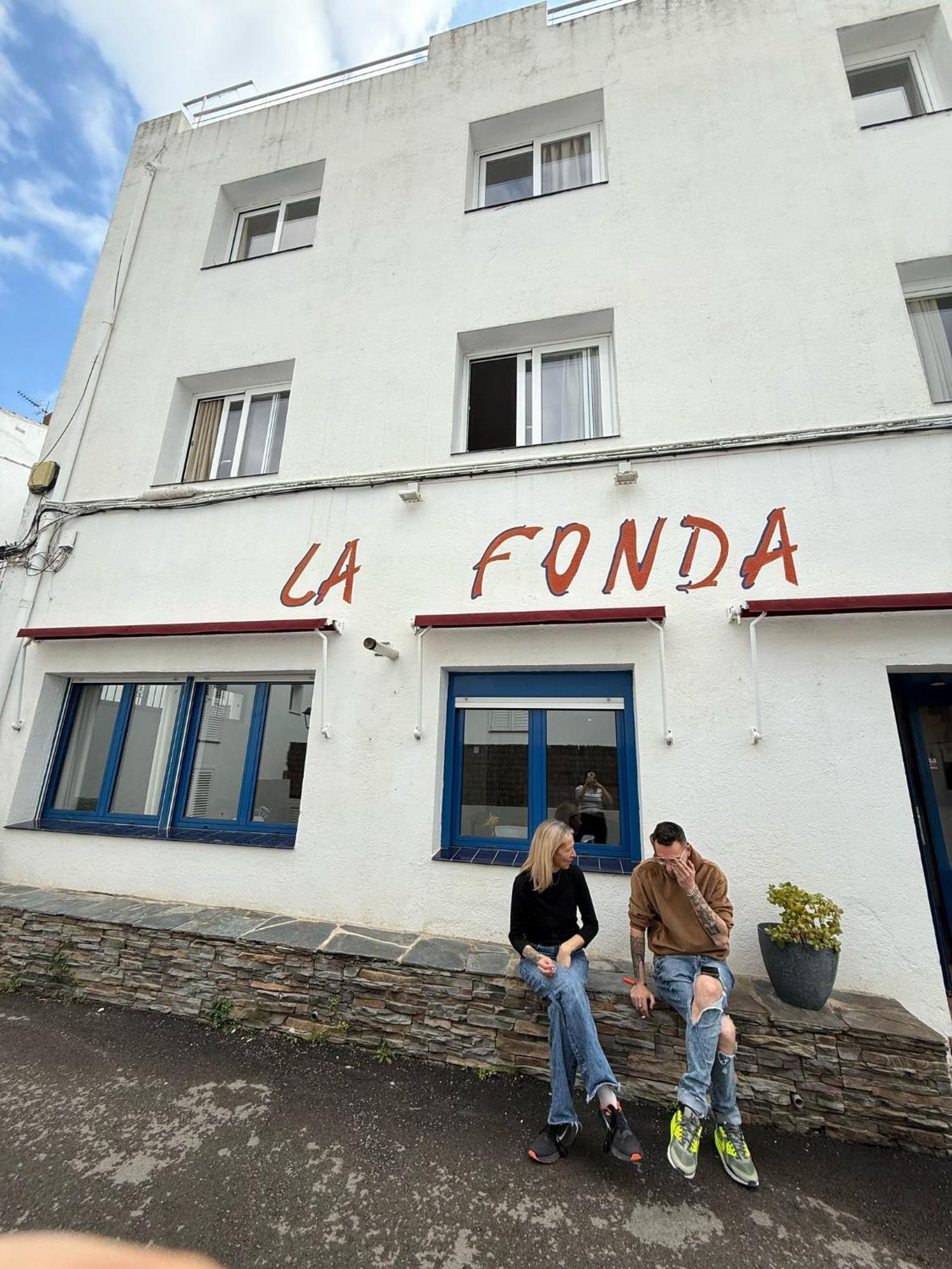 カダケス La Fonda Bed & Breakfast エクステリア 写真